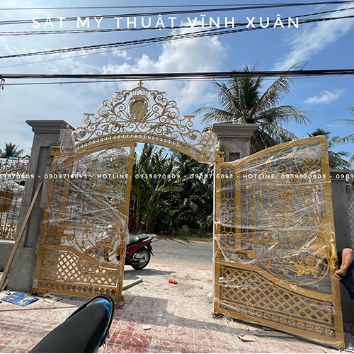 Cổng sắt mỹ thuật Anh Chiến - Mỏ Cày Bắc